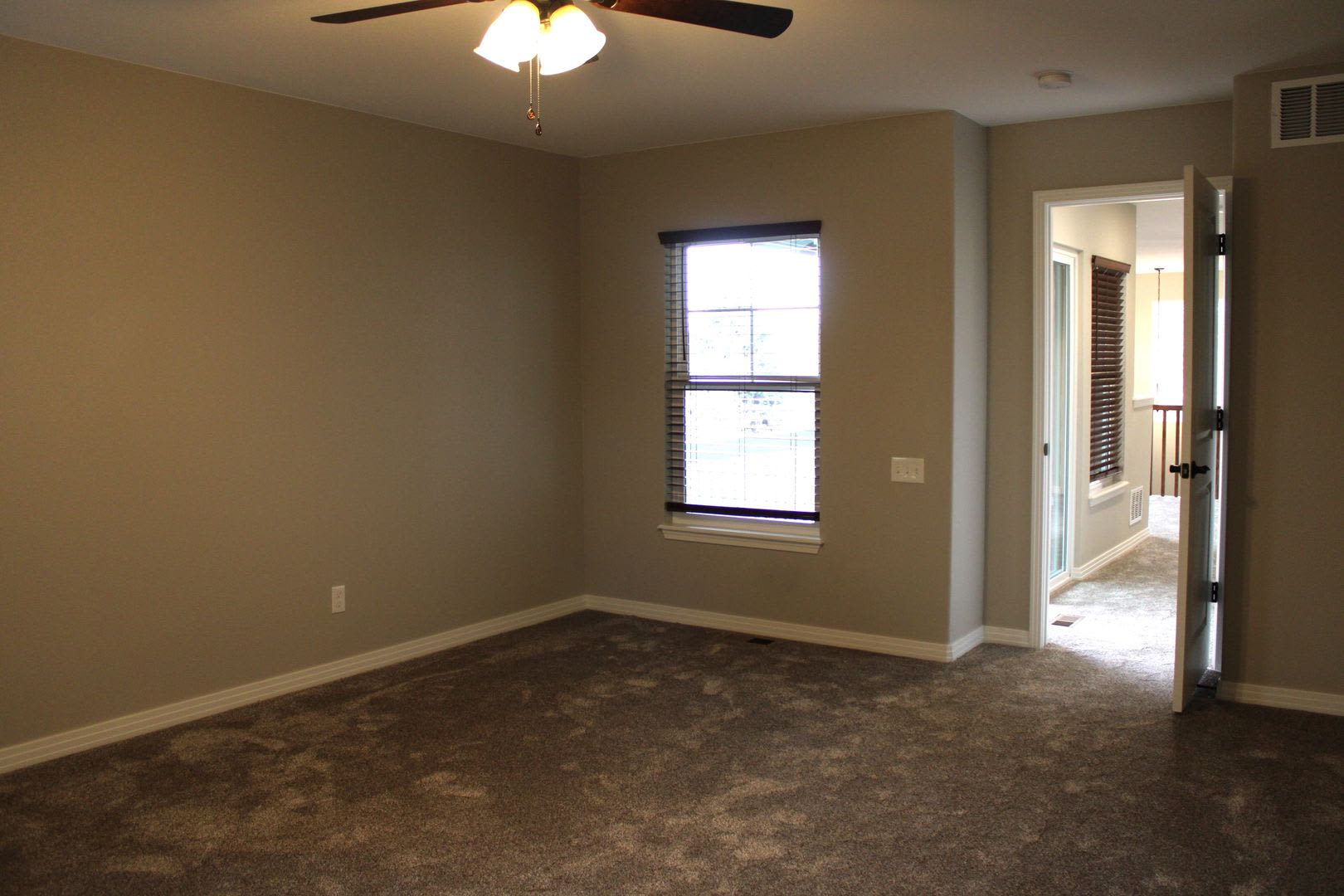 Room To Live Work Relax Spacious 3 Bedroom Home – photo 5