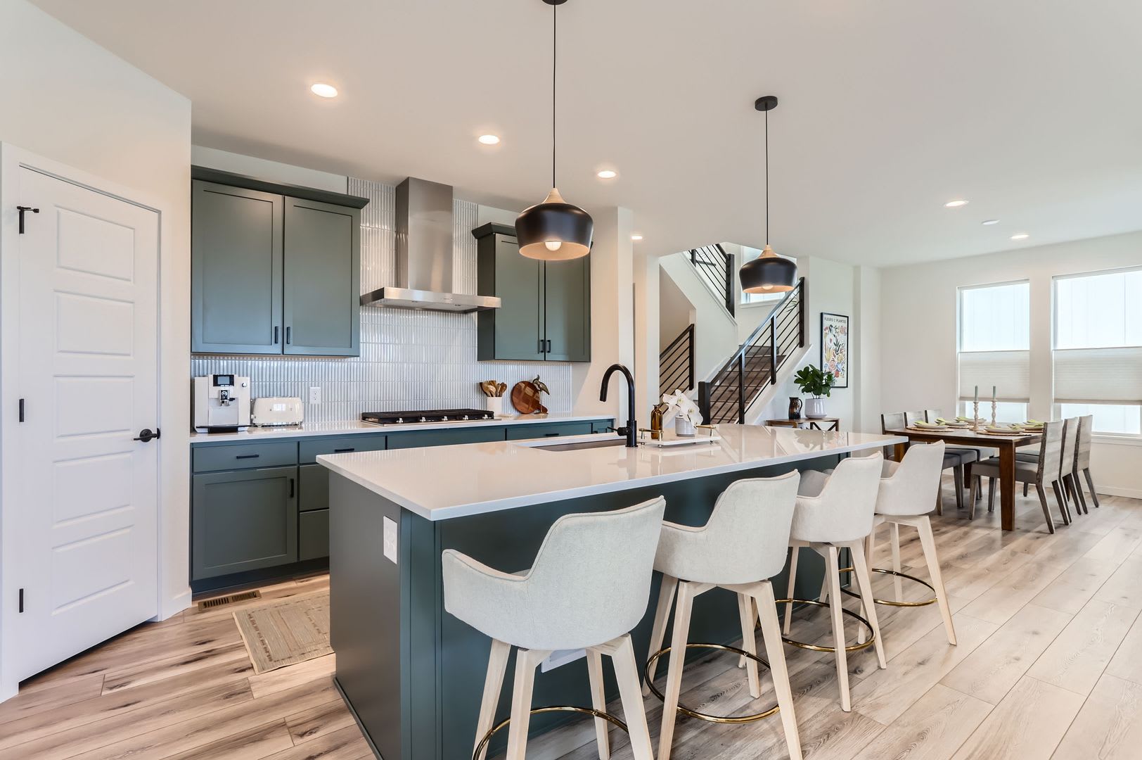 Stylish 4BDR Home with Office in Louisville – photo 2