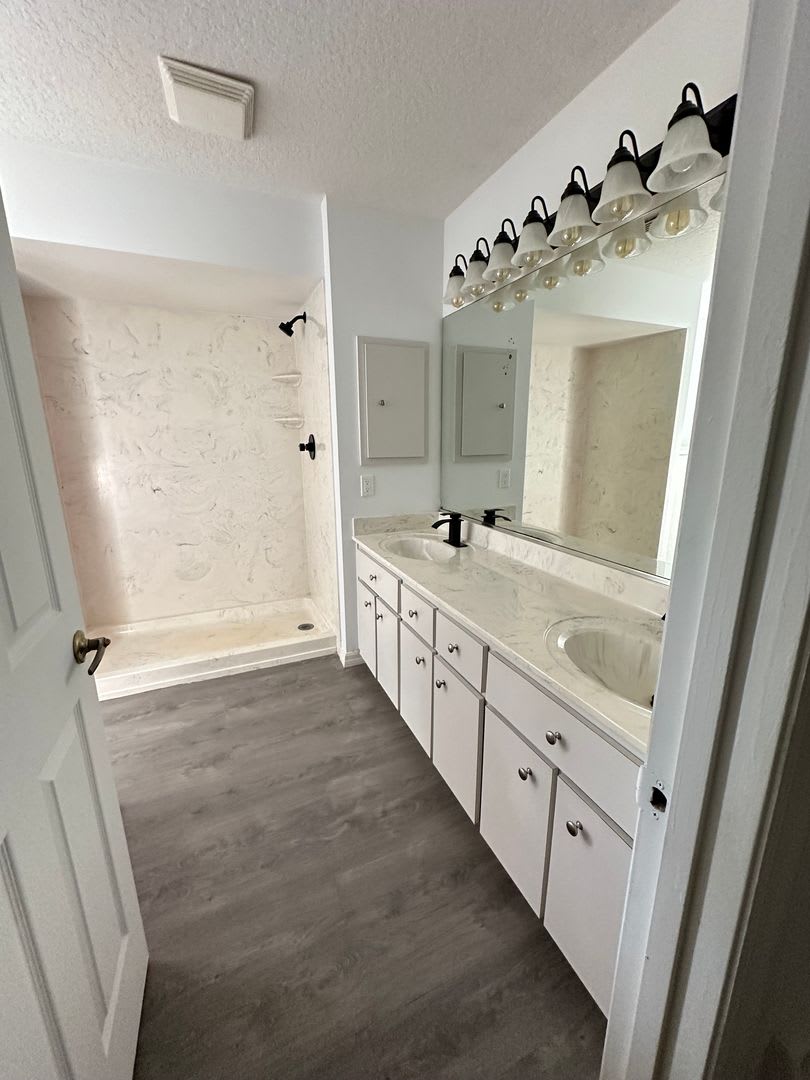 Beautifully Remodeled 3-Bedroom, 2-Bath Home with 2-Car Garage! – photo 4