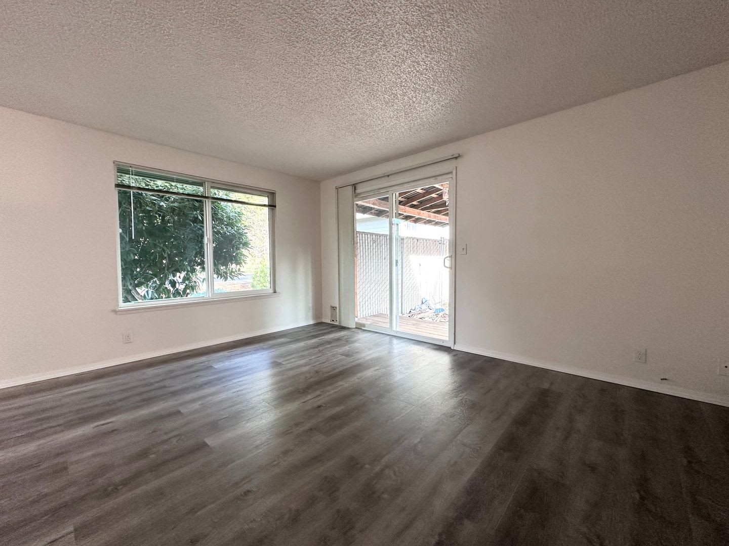 2 Bedroom Duplex In Sandy – photo 2