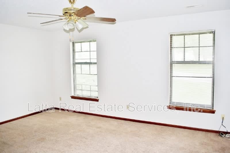 3249 NW Mill Dr – photo 4