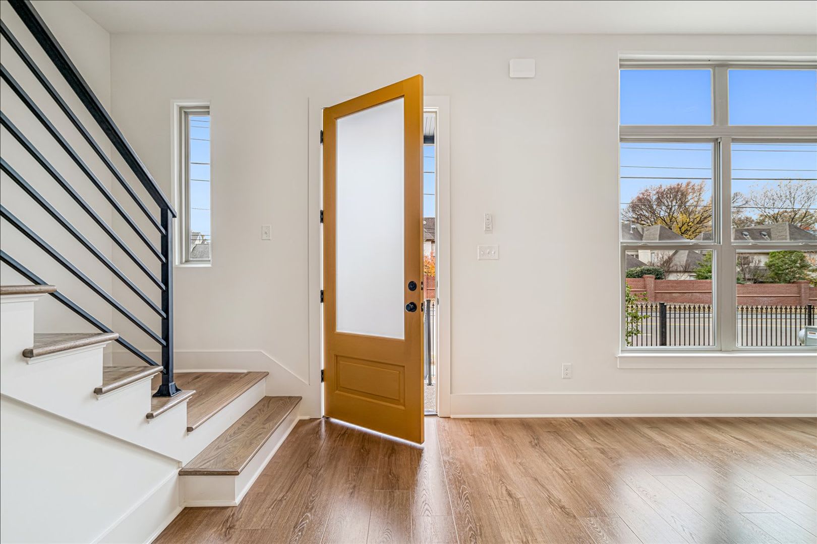 Brand New Luxury Townhome – photo 2
