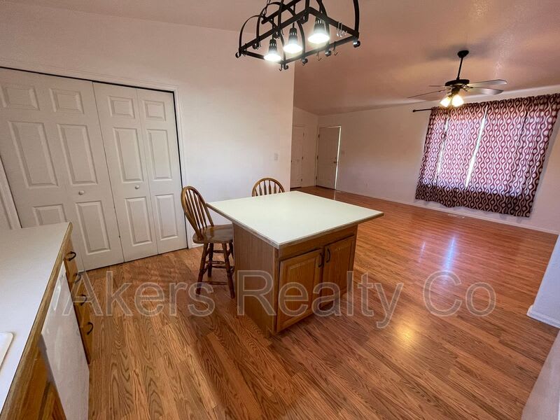 429 S Oak Creek Dr – photo 5