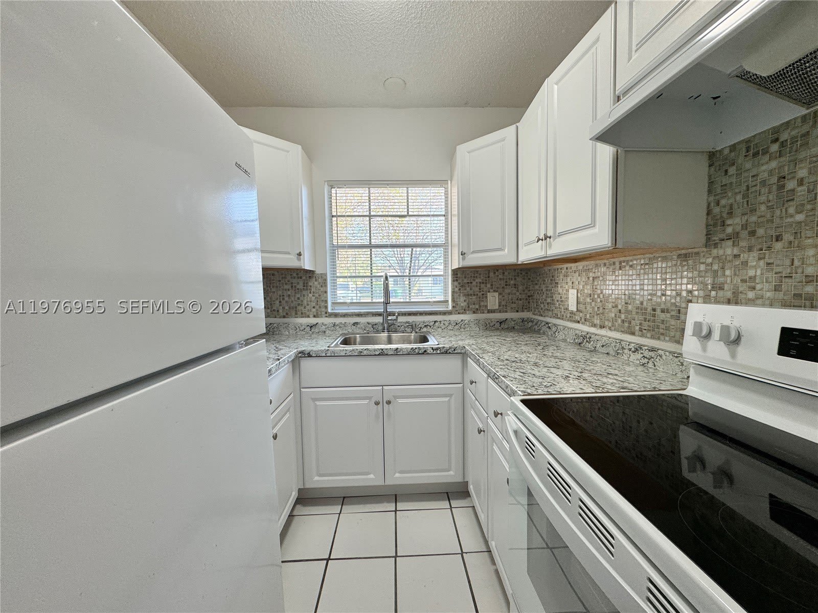 4140 Woodside Dr – photo 1