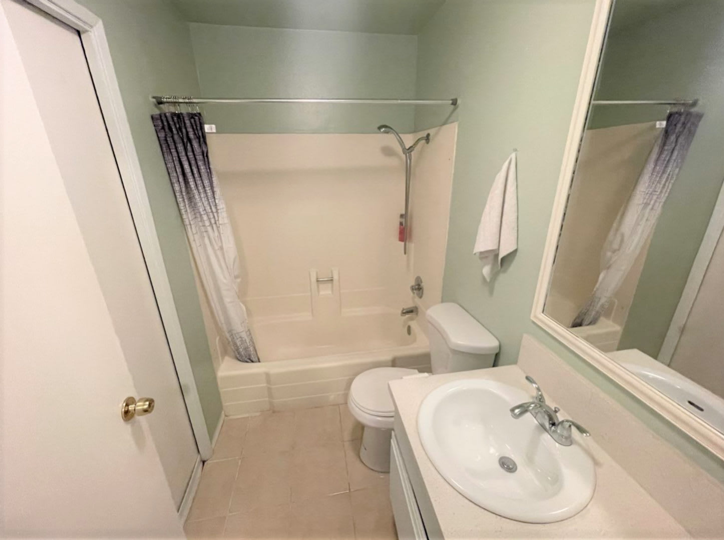Cozy 2 bed 1.5 bath apartment in Santa Ana – photo 5