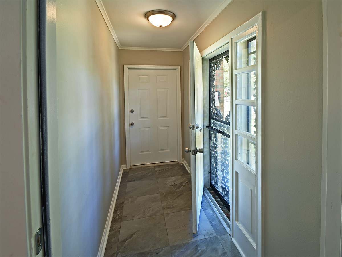 3 Bedroom, 2 Bathroom near Colonial and flamingo – photo 2