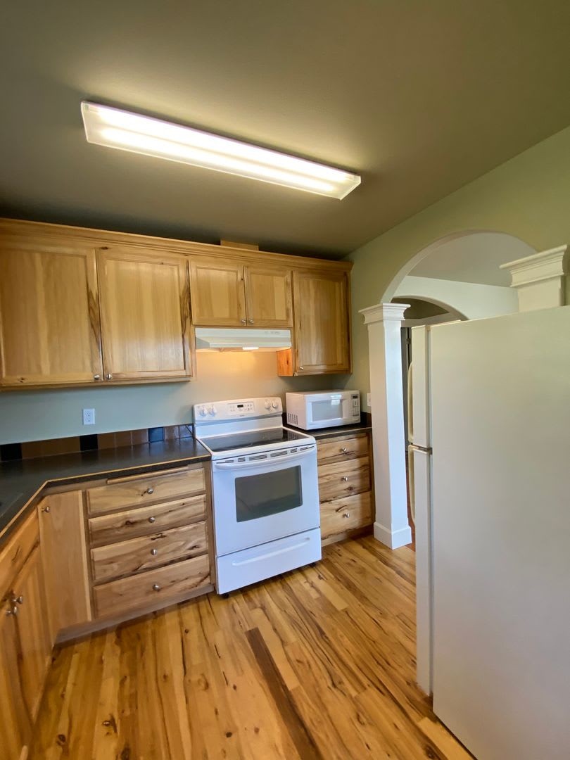 Beautifully Remodeled Springfield Cottage – photo 4