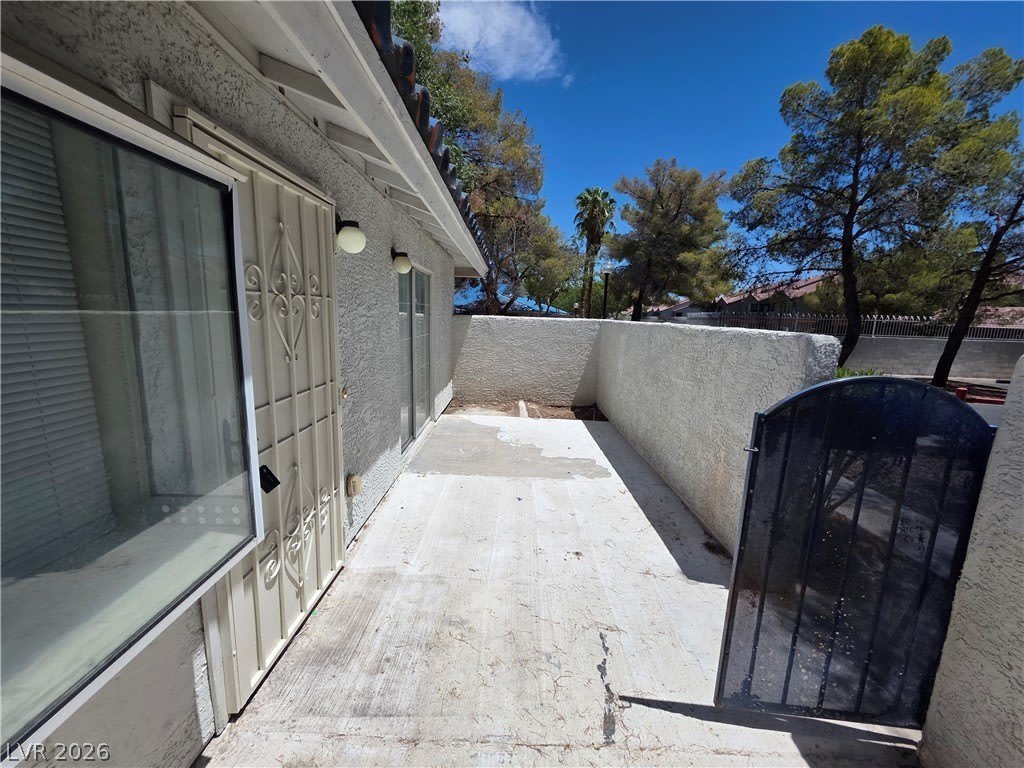 2121 Chertsey Drive – photo 3