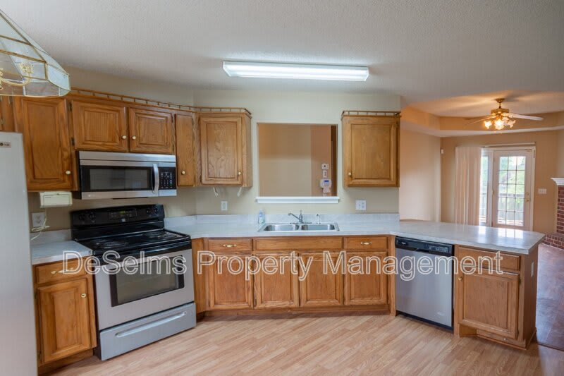 1009 Norwood Ct – photo 4