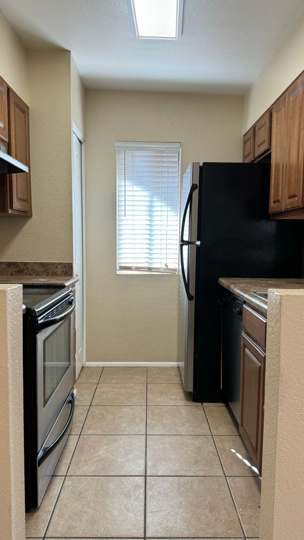 Central 2 bedroom condo, near U of A and UMC! – photo 3