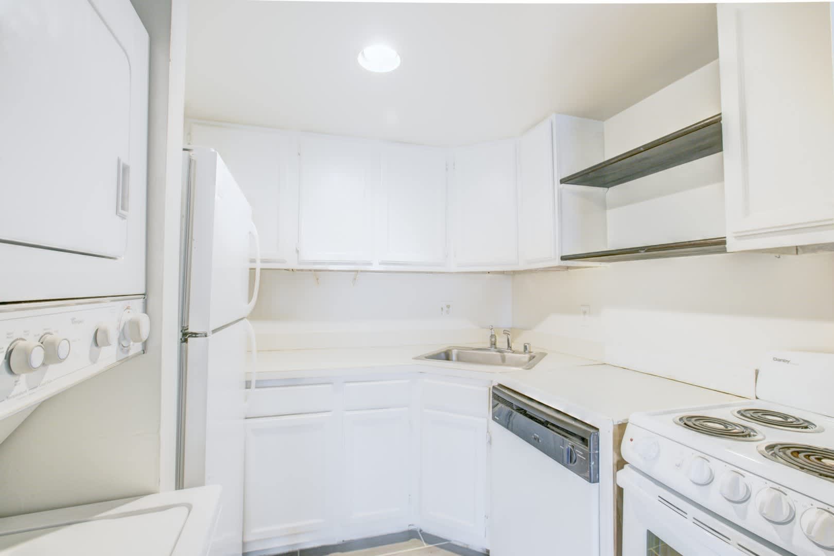 Lovely Lofted H Street Condo + Parking! – photo 3