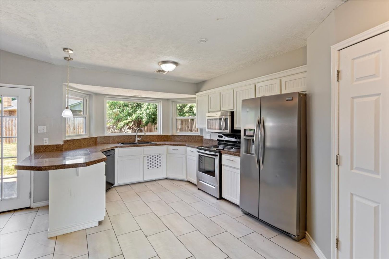 6815 SW Fenwick- AVAILABLE NOW! – photo 4