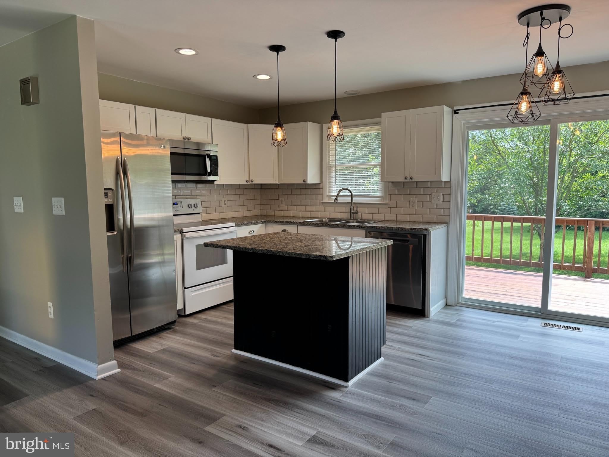 5077 MACNAMARA Drive – photo 5