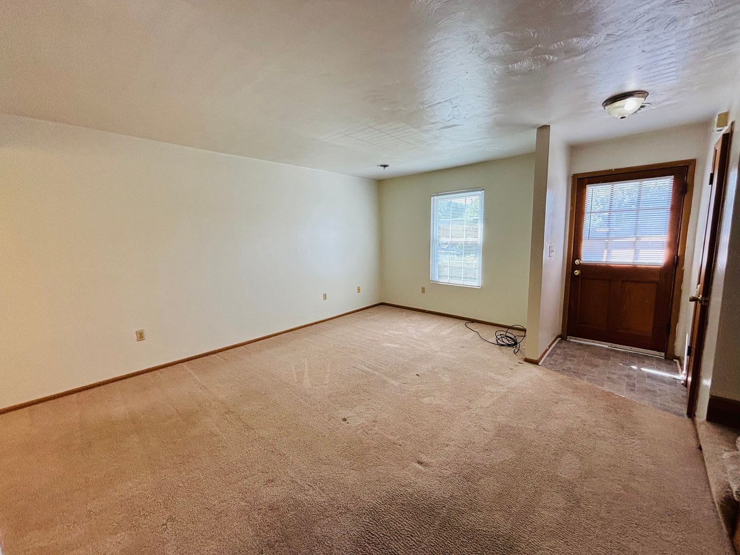 2 Bedroom, 1.5 Bath Townhouse – photo 4