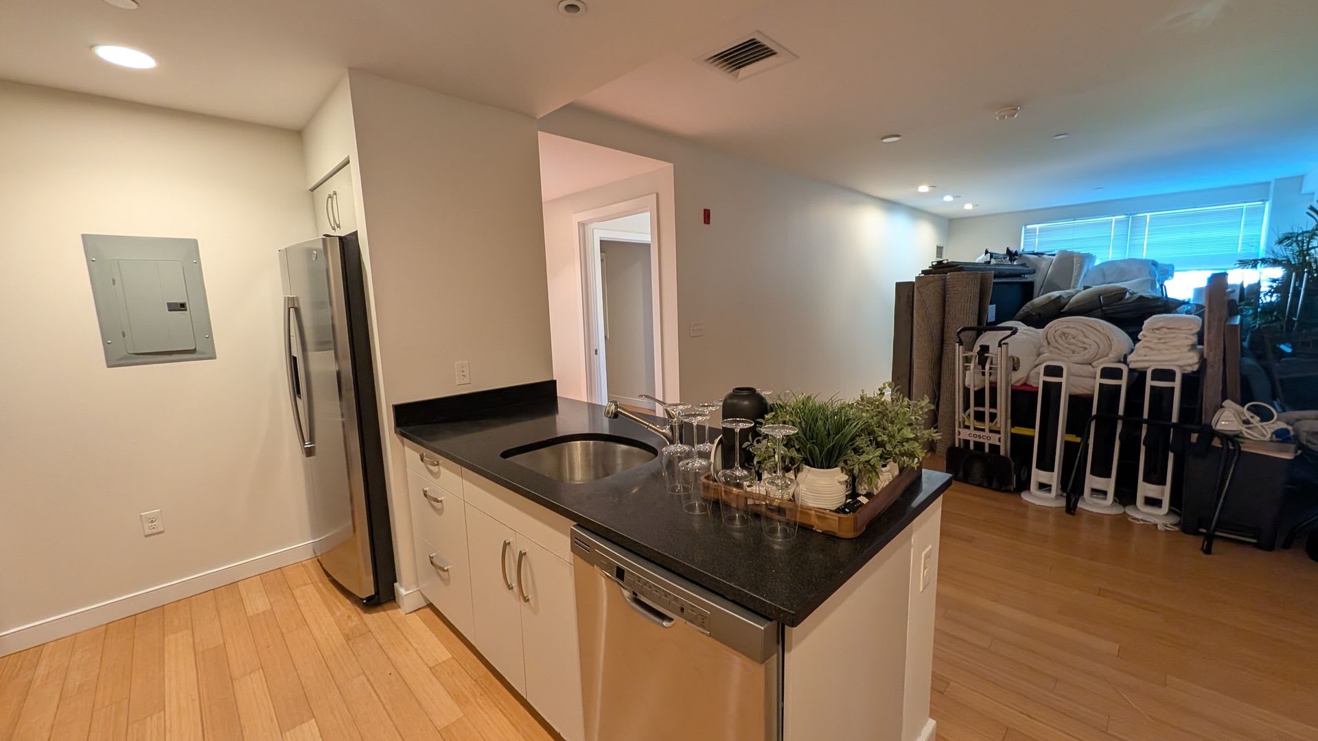 Get The Last One While It S Available Luxury South End 2 Bed 1 7 Bath Hot Water And Partial Heat Incl – photo 3