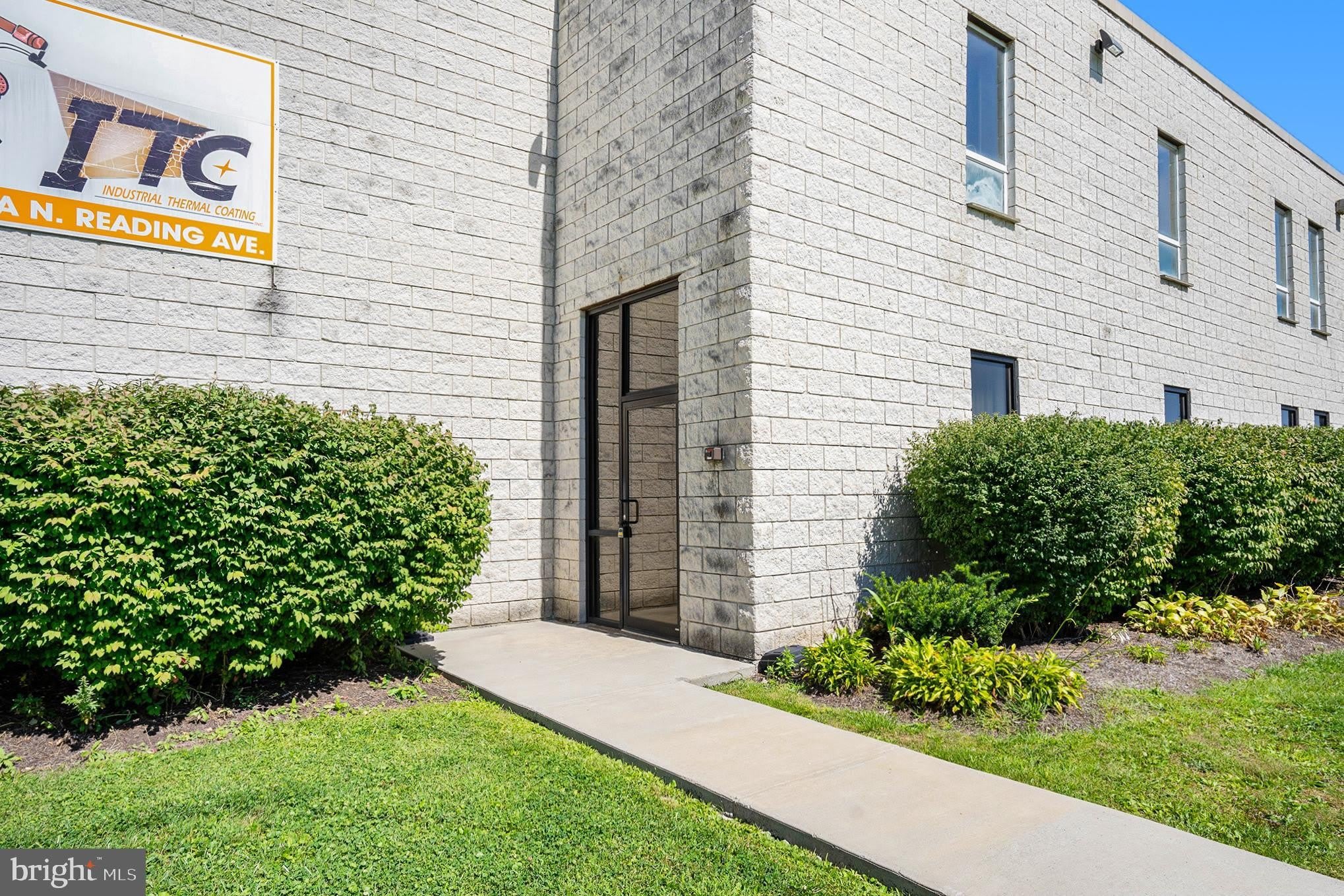 1090 READING AVE – photo 3