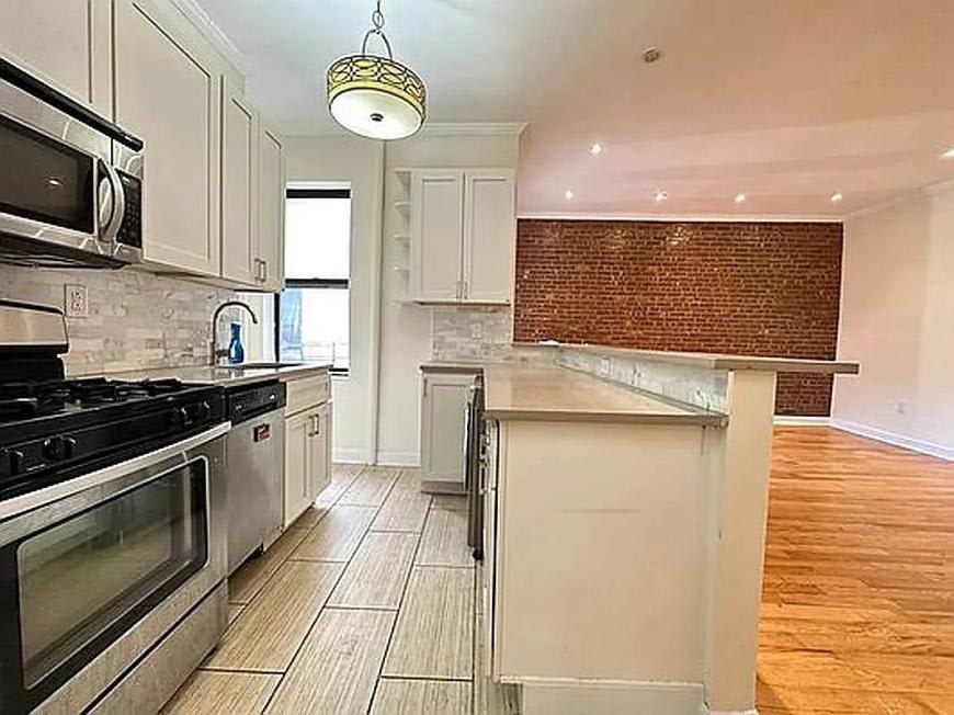 382 Wadsworth Avenue – photo 2
