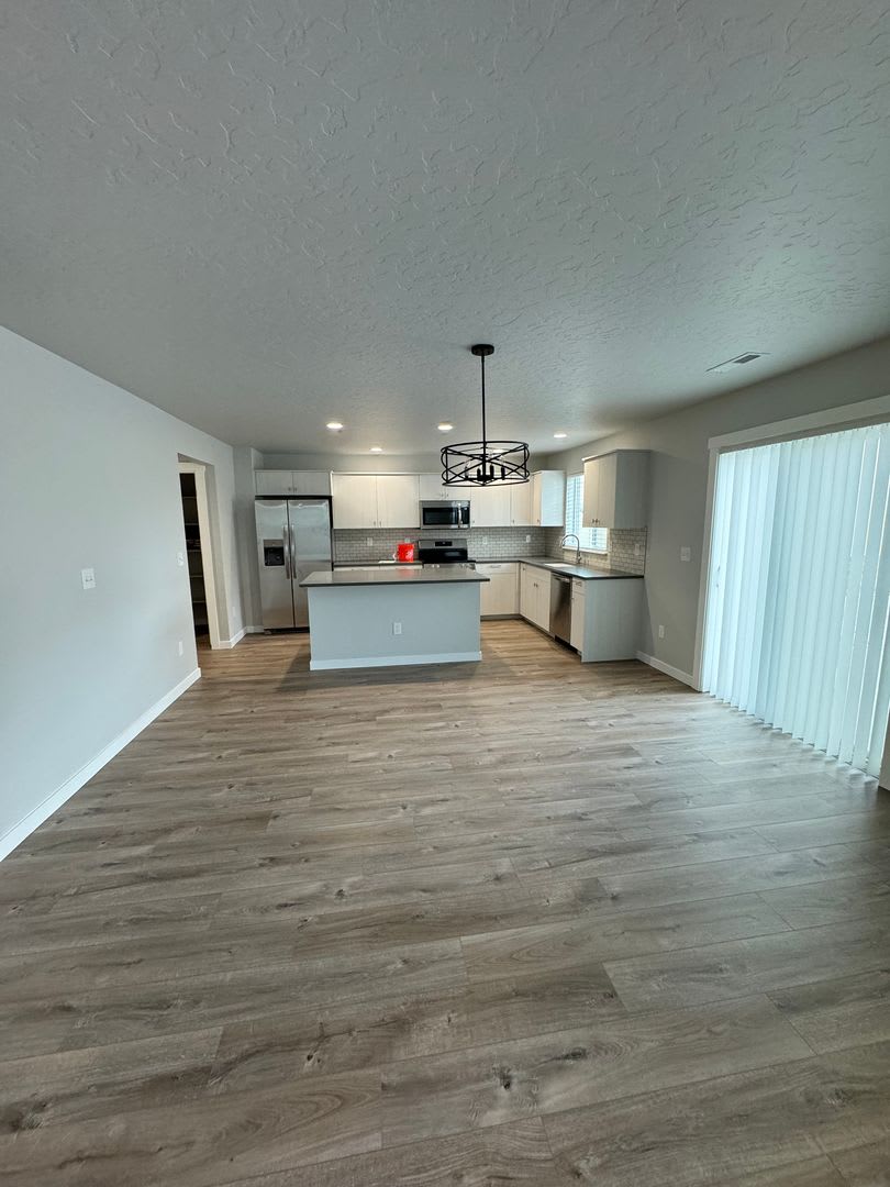 Beautiful & Spacious 4 Bed 2.5 Bath Home – photo 5