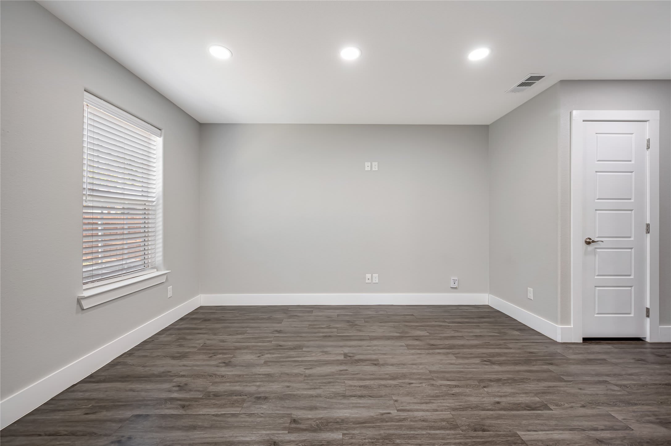 901 W Collins Street – photo 4