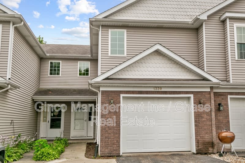1320 East Arnold Street – photo 1
