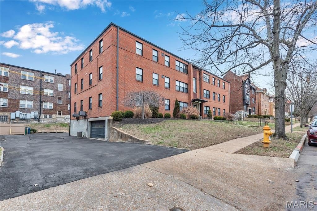7553 Buckingham Drive – photo 2