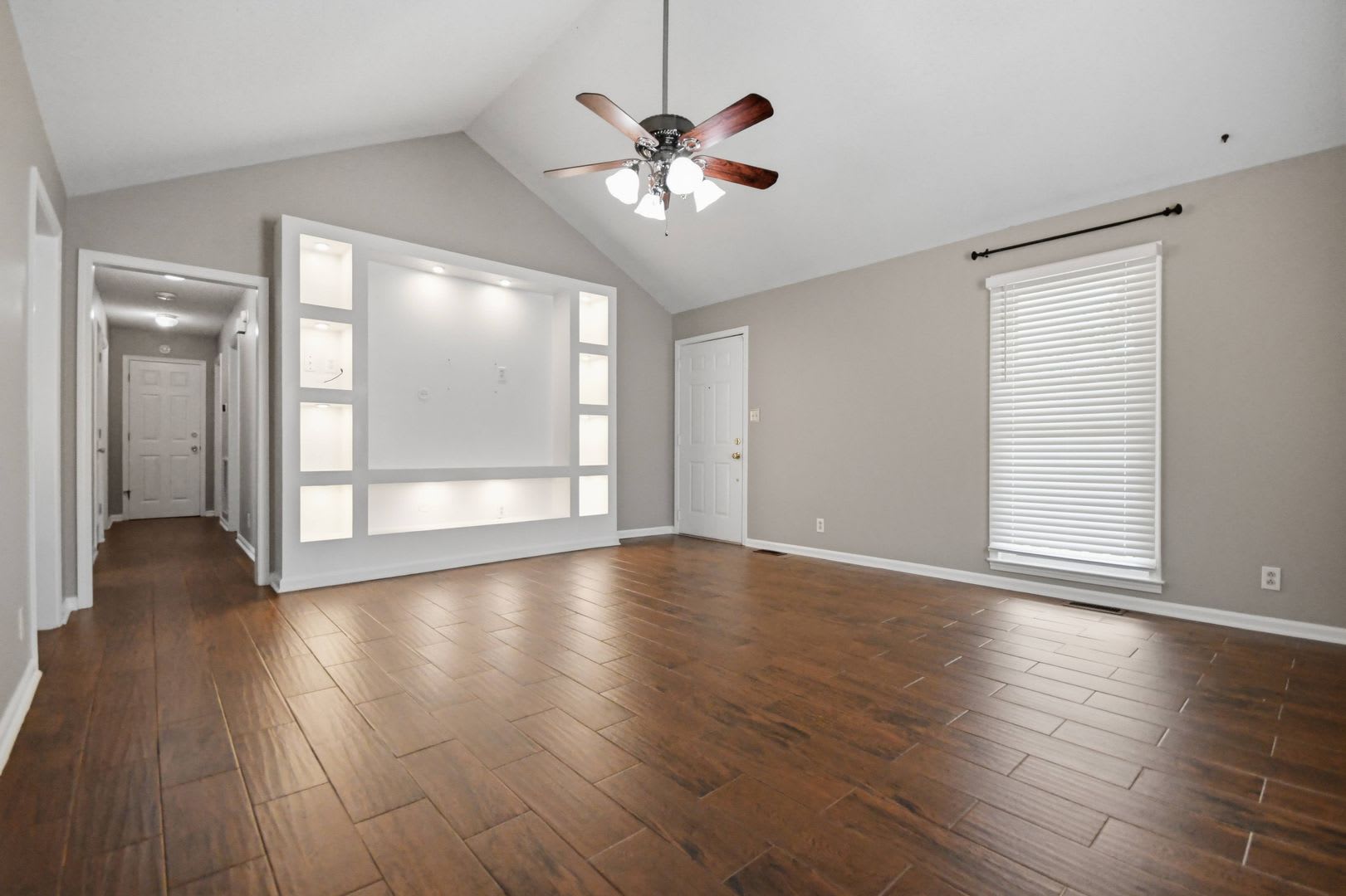 Pet Friendly Three Bedroom With Basement – photo 4