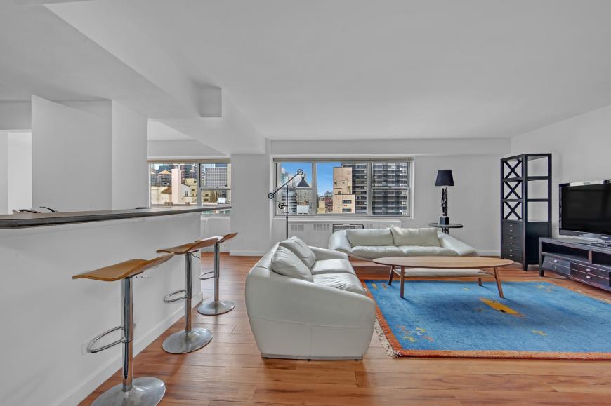 333 East 46th Street – photo 1