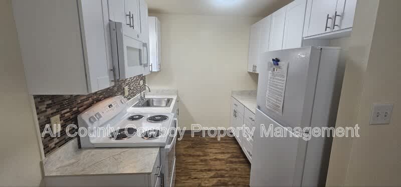 1015 E 8Th St – photo 4
