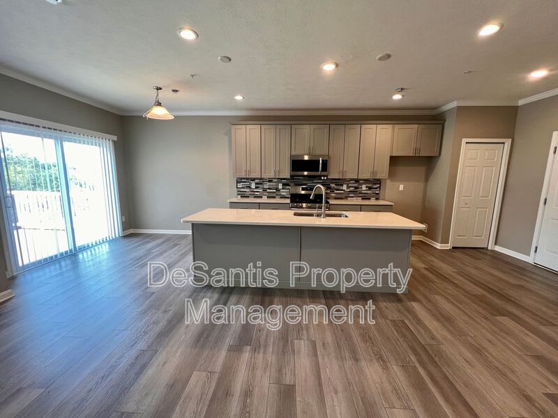 2105 Canterbury Drive – photo 5