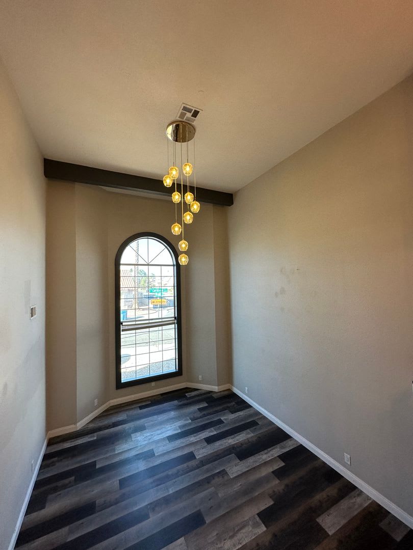 Must see 4 bedroom home in the Lakes! – photo 5