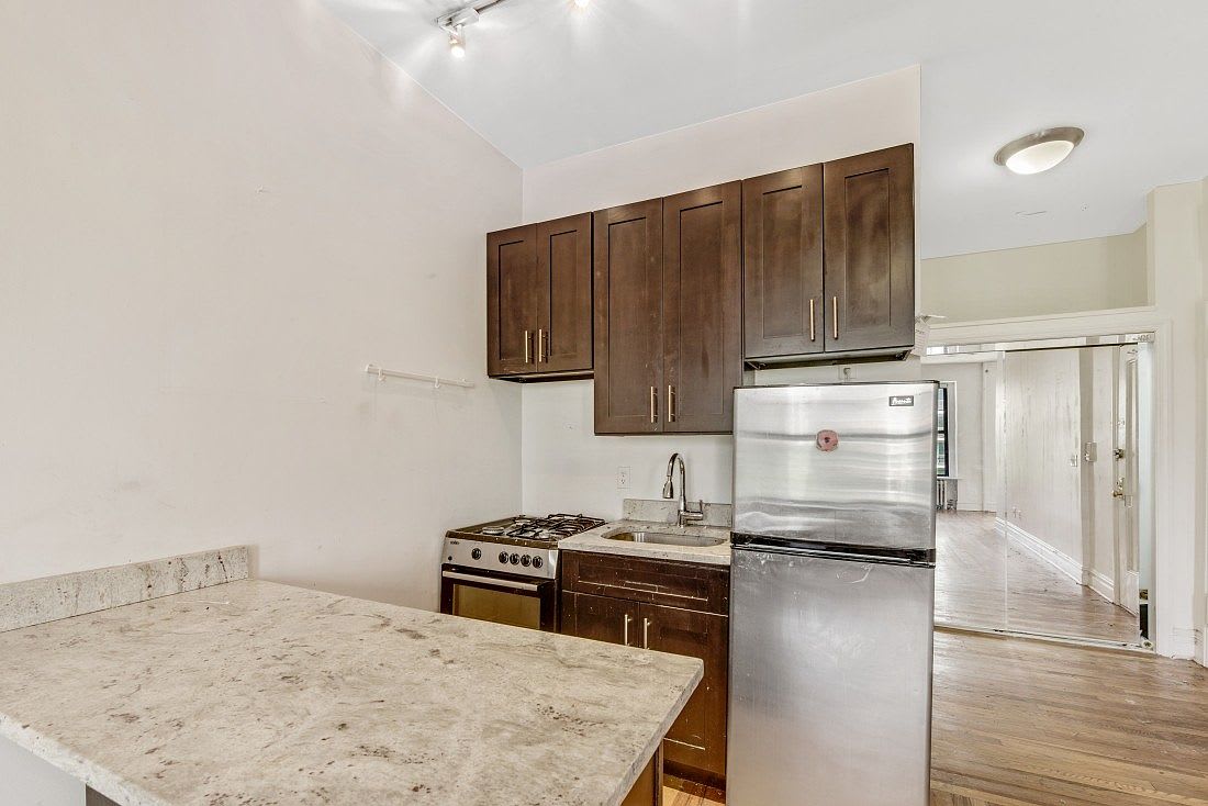 1688 York Ave Apt 4B – photo 3