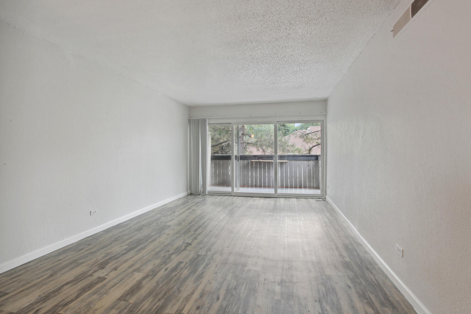 Lakeridge Terrace Apartments – photo 2