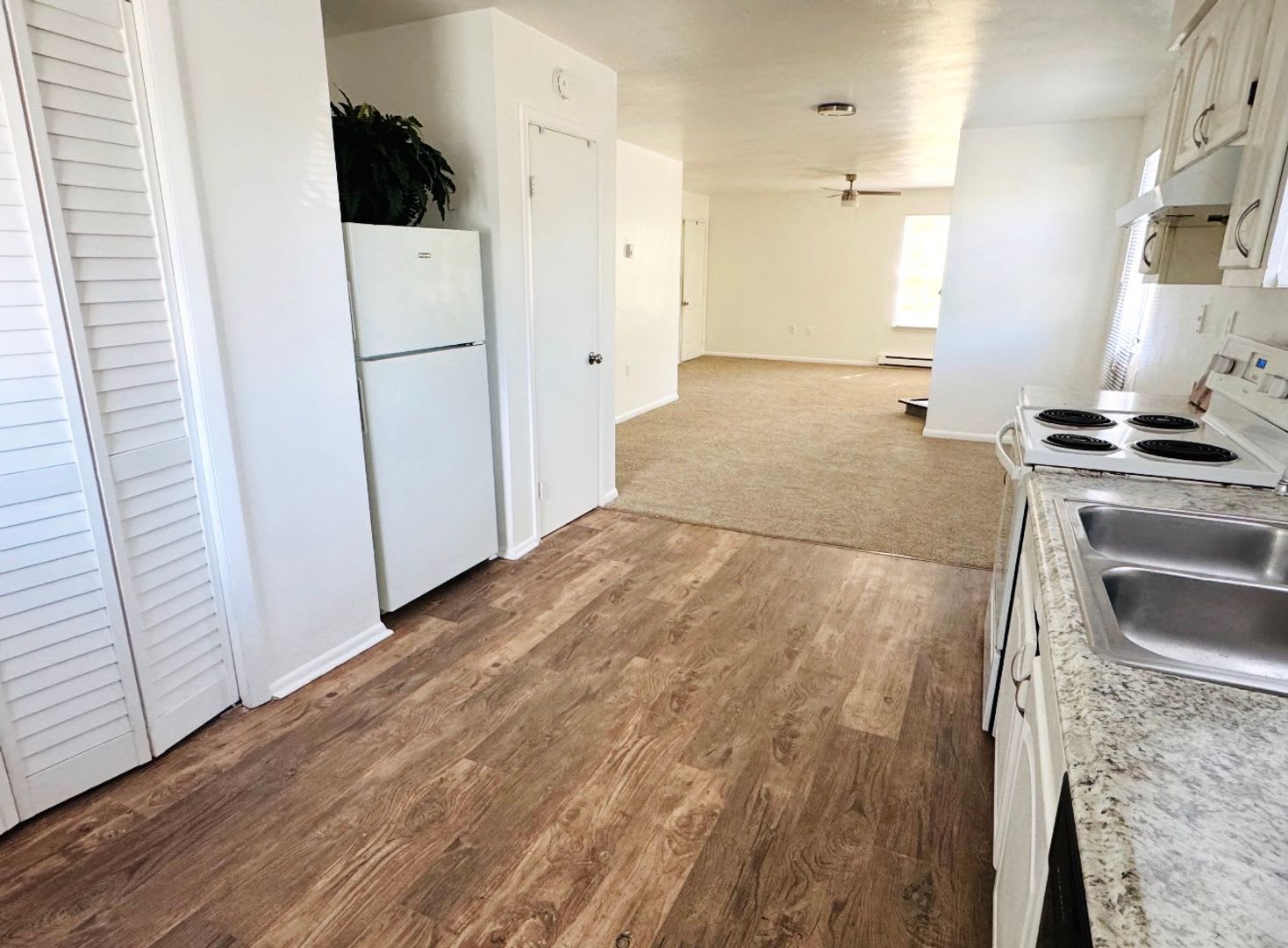Updated 2Nd Floor Duplex Blocks From Beach – photo 3