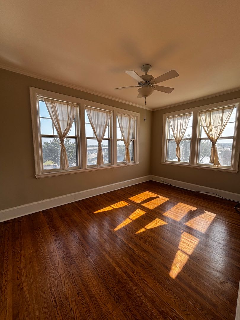 Immaculate 2/1.5/1 Condo off of Riverside Dr with a perfect river view from the top floor! – photo 5