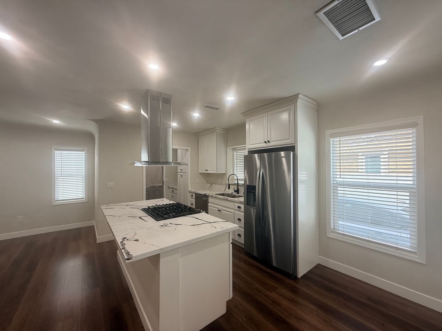 3 bedroom home in a great neighborhood in Riverside – photo 4