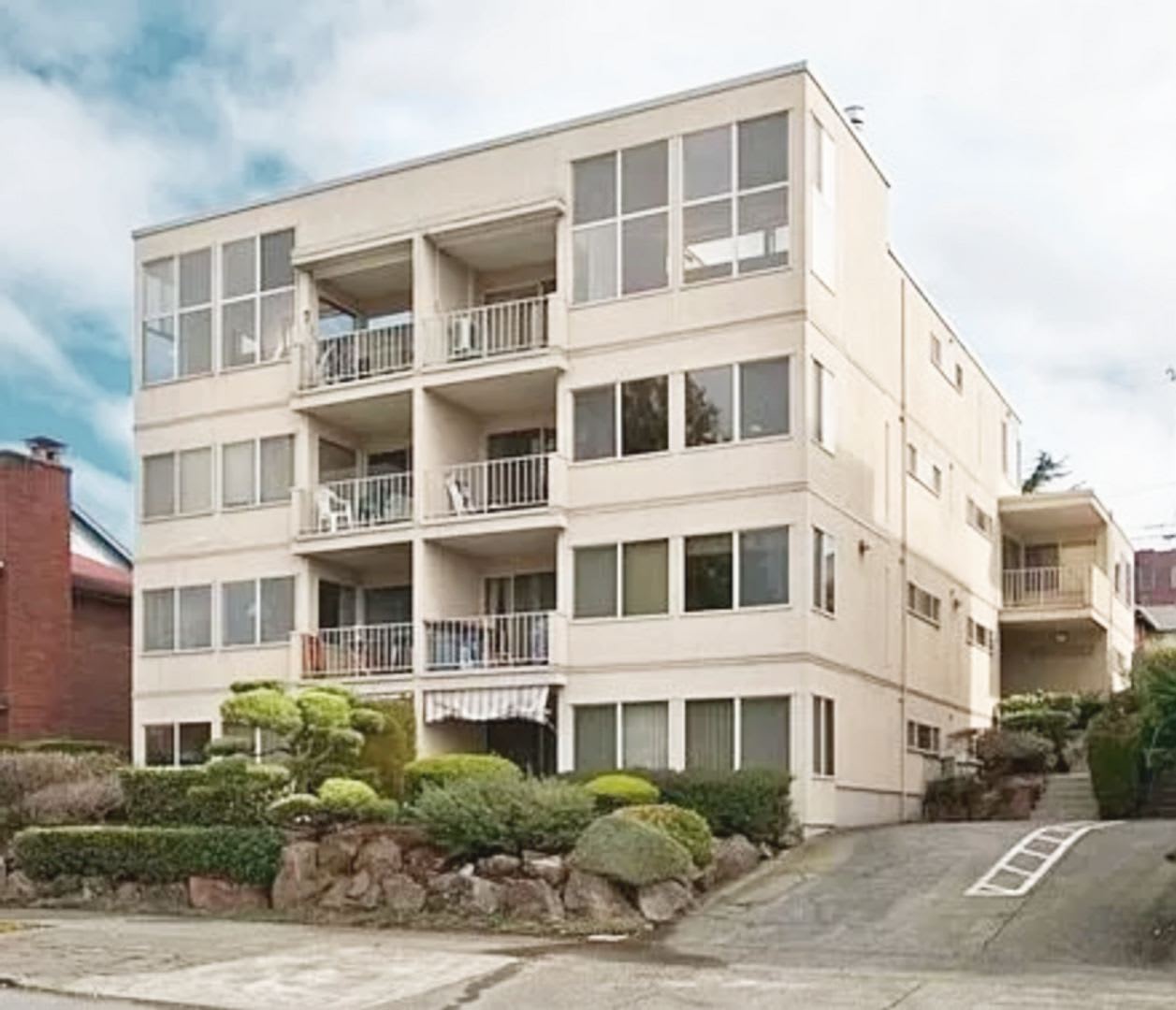 2034 Minor Apartments – photo 4