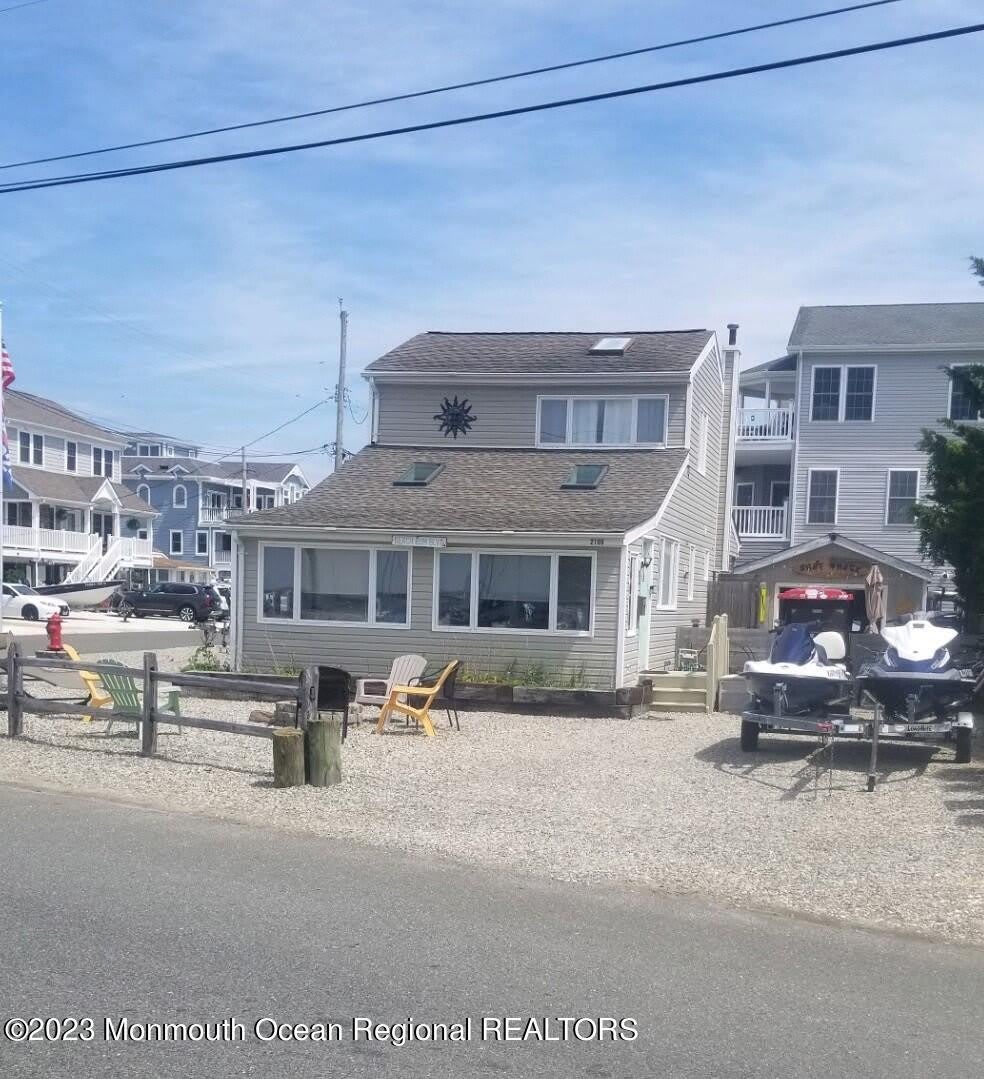 2100 S Bayview Avenue – photo 1