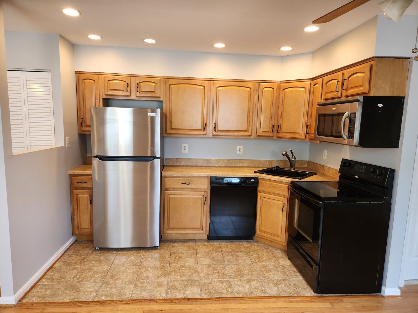 Sunny Deanwood 1 Bedroom – photo 5