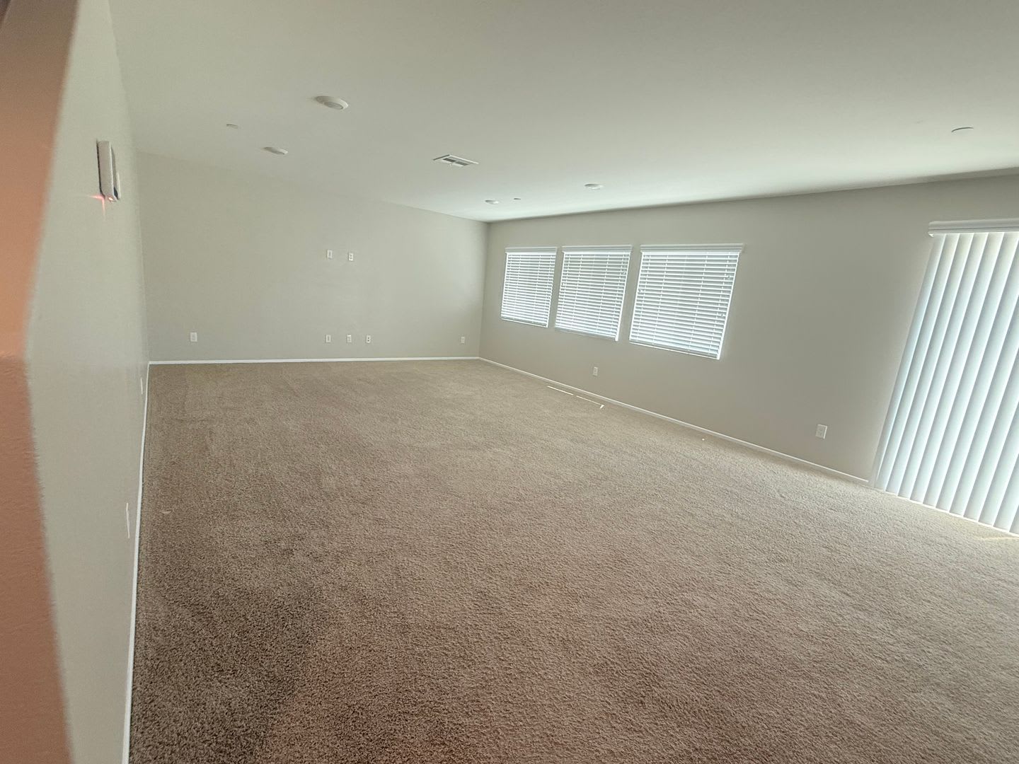 Beautiful Two Story Home, 3 Bedrooms, 2.5 Bathrooms, Solar Panels – photo 2