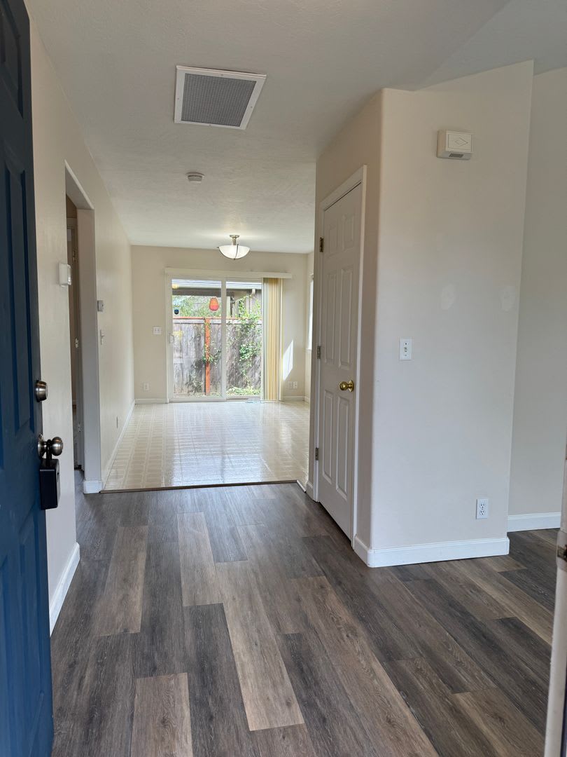 2 bedroom 1 bath duplex with garage! – photo 2