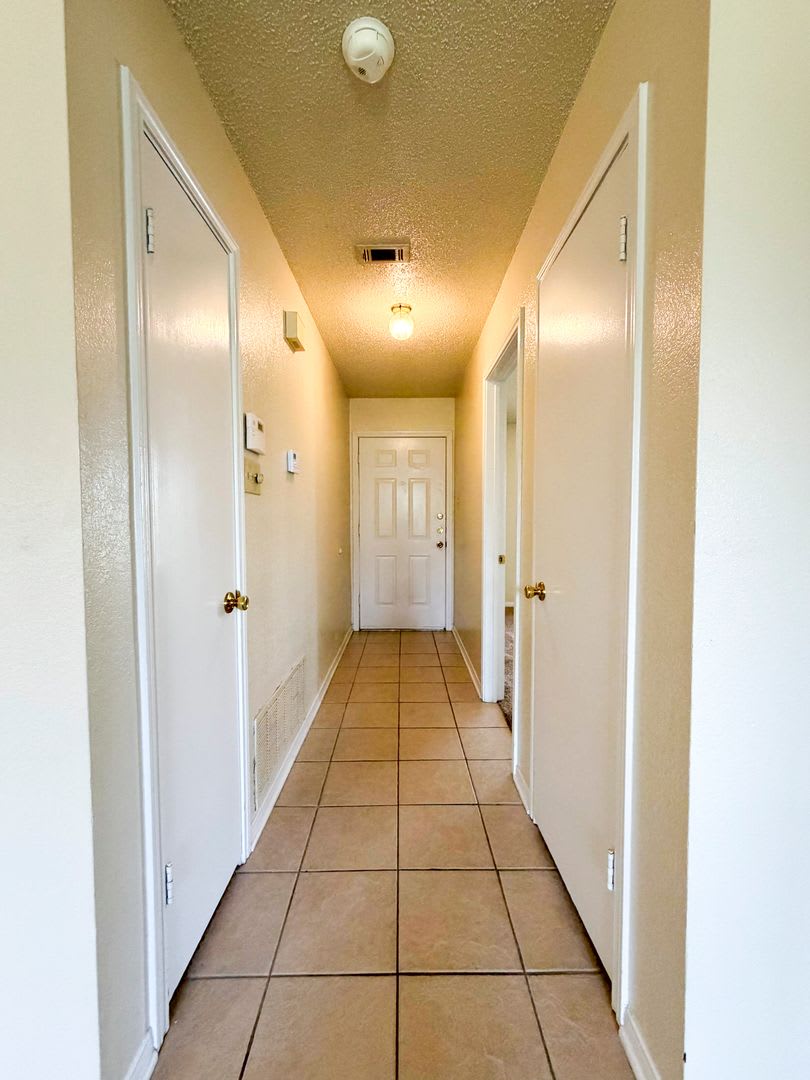 Available Now Gorgeous 3 Bedroom 2 Bath 2 Car Garage Home With A Fireplace Privacy Fenced Yard And Garage Door Opener Pets Upon Approval Only – photo 2