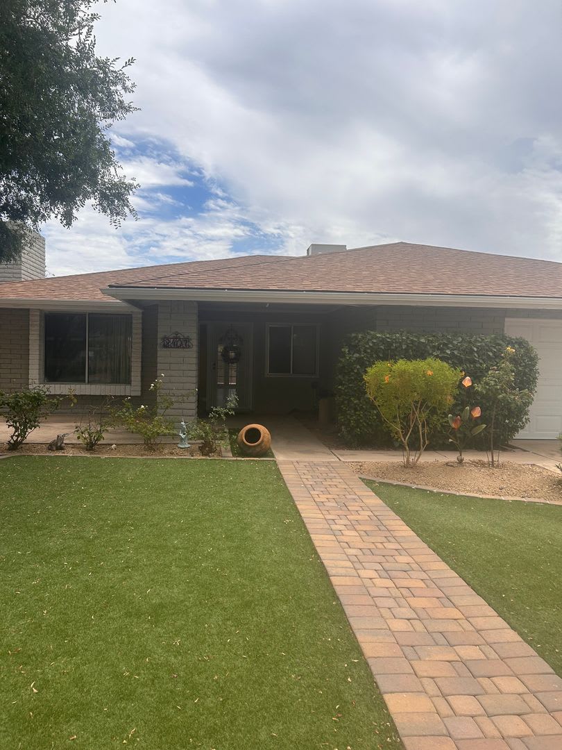 4 Bedroom House W Solar Private Pool Available Now – photo 1