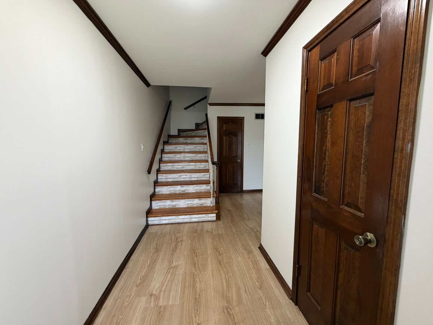 Spacious 3 Bedroom Townhome Available Now – photo 5