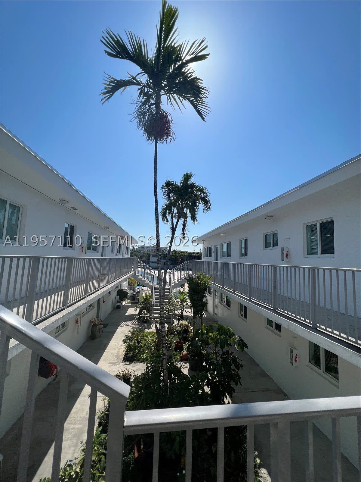 8035 Crespi Blvd – photo 2