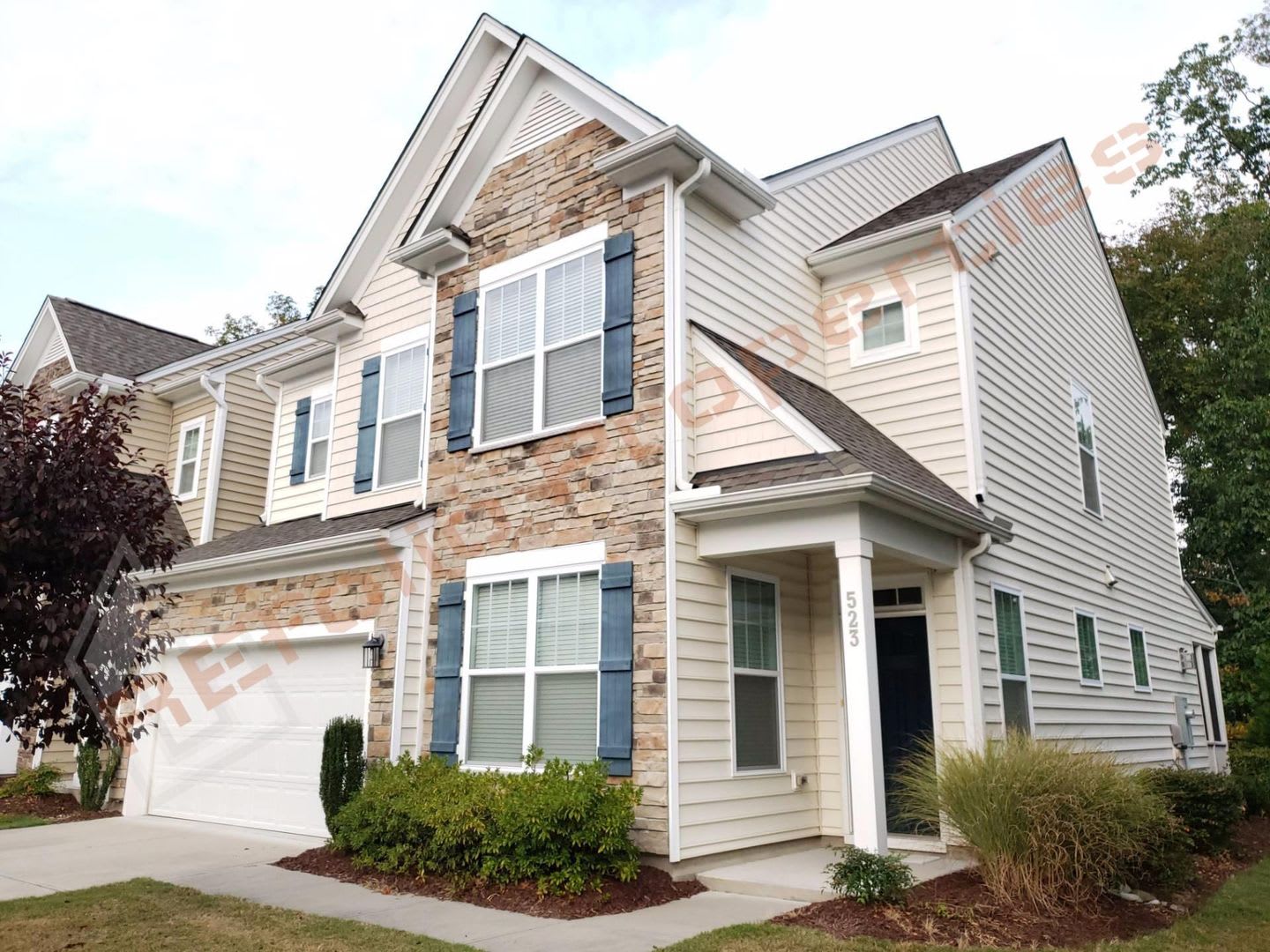 Beautiful 5 Bedroom End Unit Townhouse With 1St Floor Guest Suite And 3Rd Floor Loft Or 5Th Bedroom With Full Bathroom And Ev Charger In Garage In Overlook Amberly Cary Available Oct 5 – photo 1
