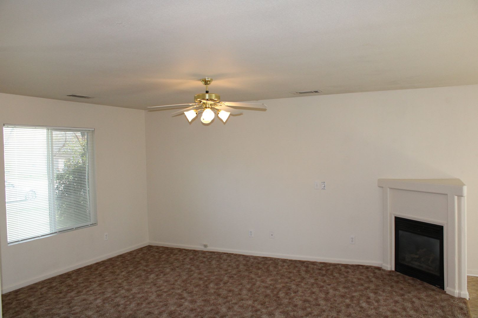 3 BED 2 BATH HOUSE LOCATED IN THE RAVENWOOD SUBDIVISION IN ANDERSON – photo 2