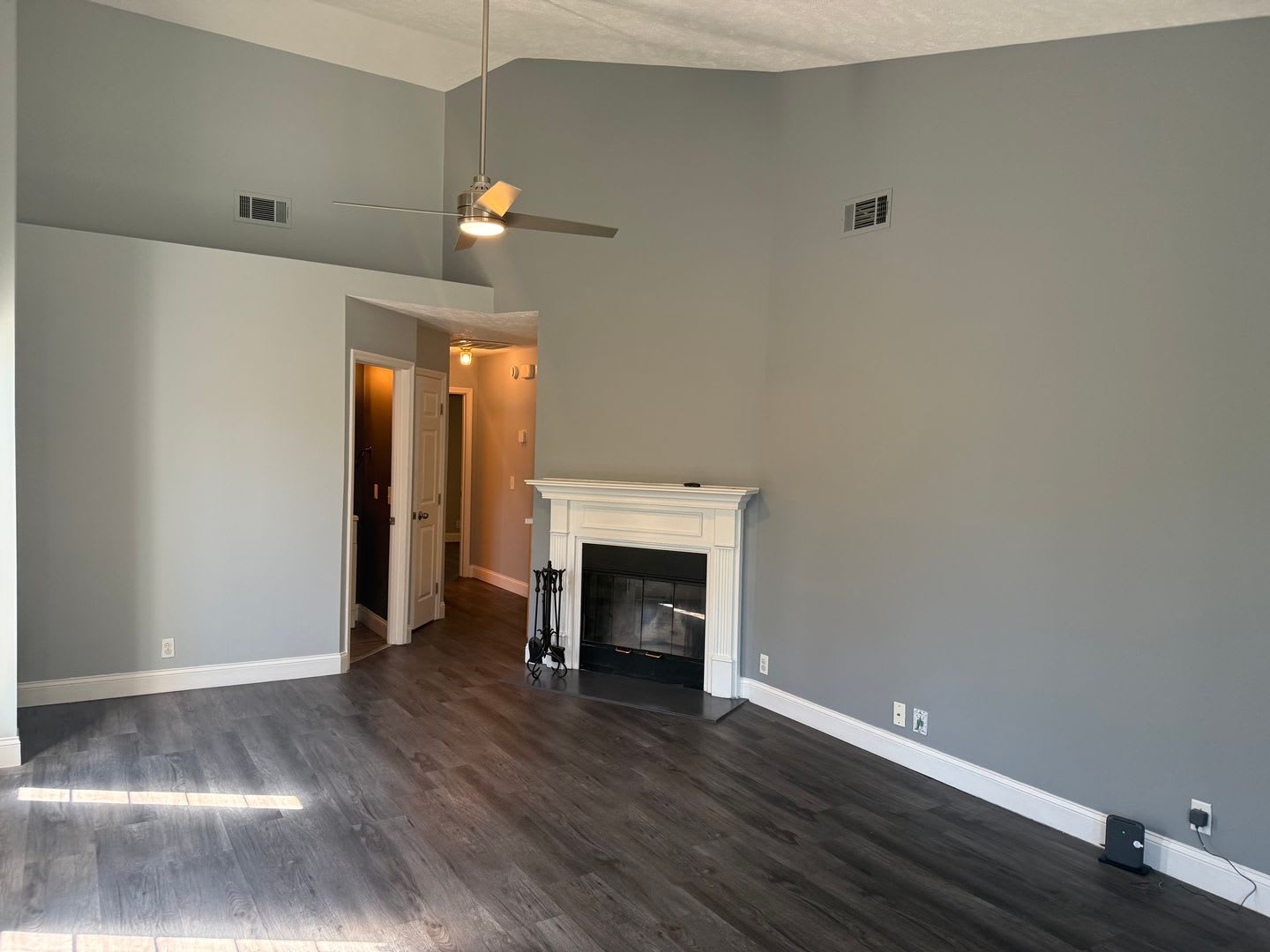 Cute Two Bedroom House In Donelson Garage Fenced Backyard – photo 3