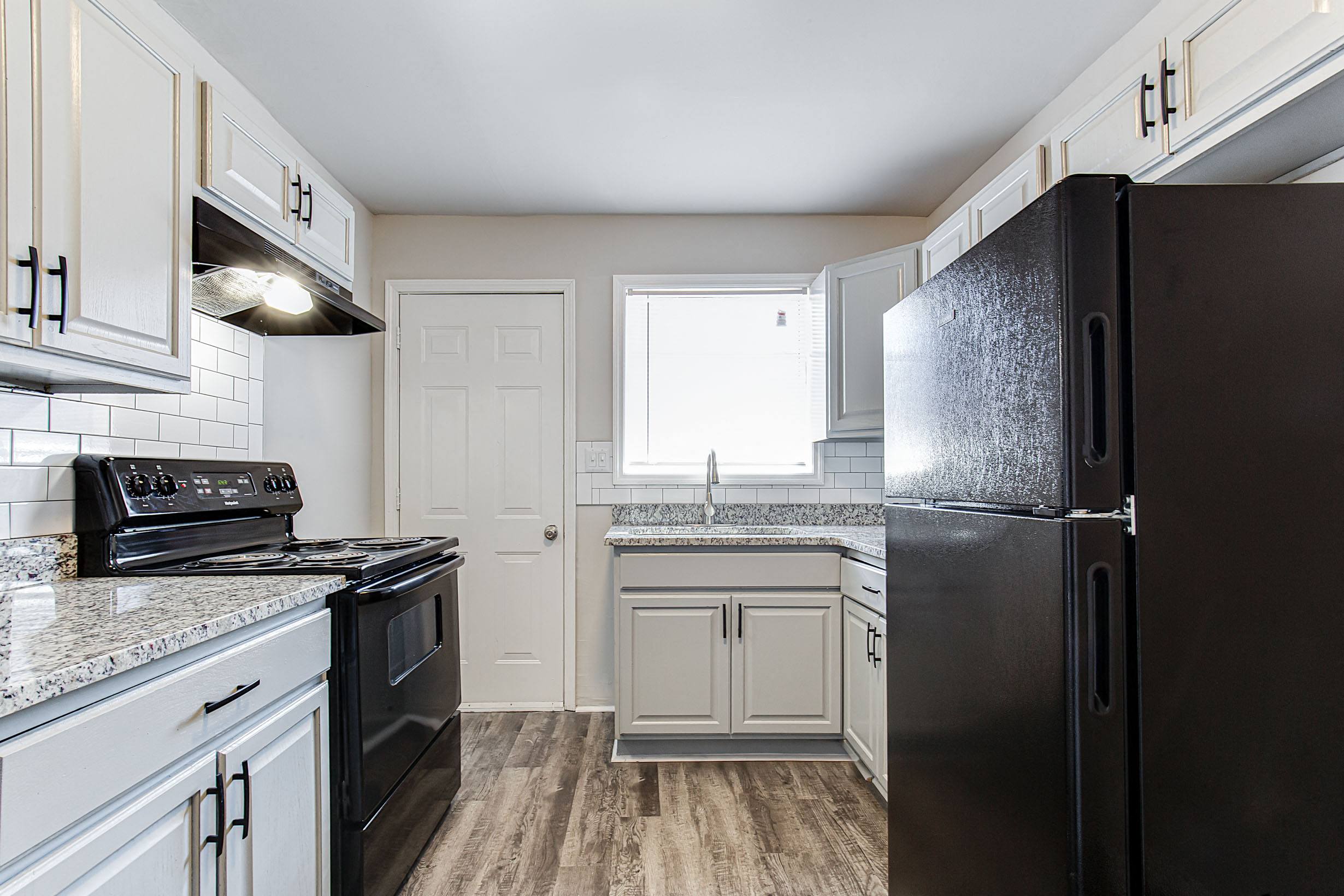 1295 West – photo 4