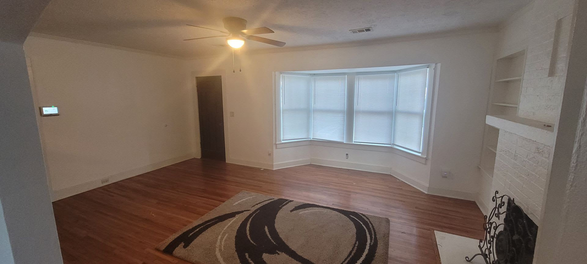 2-bedroom, 1 bathroom – photo 3