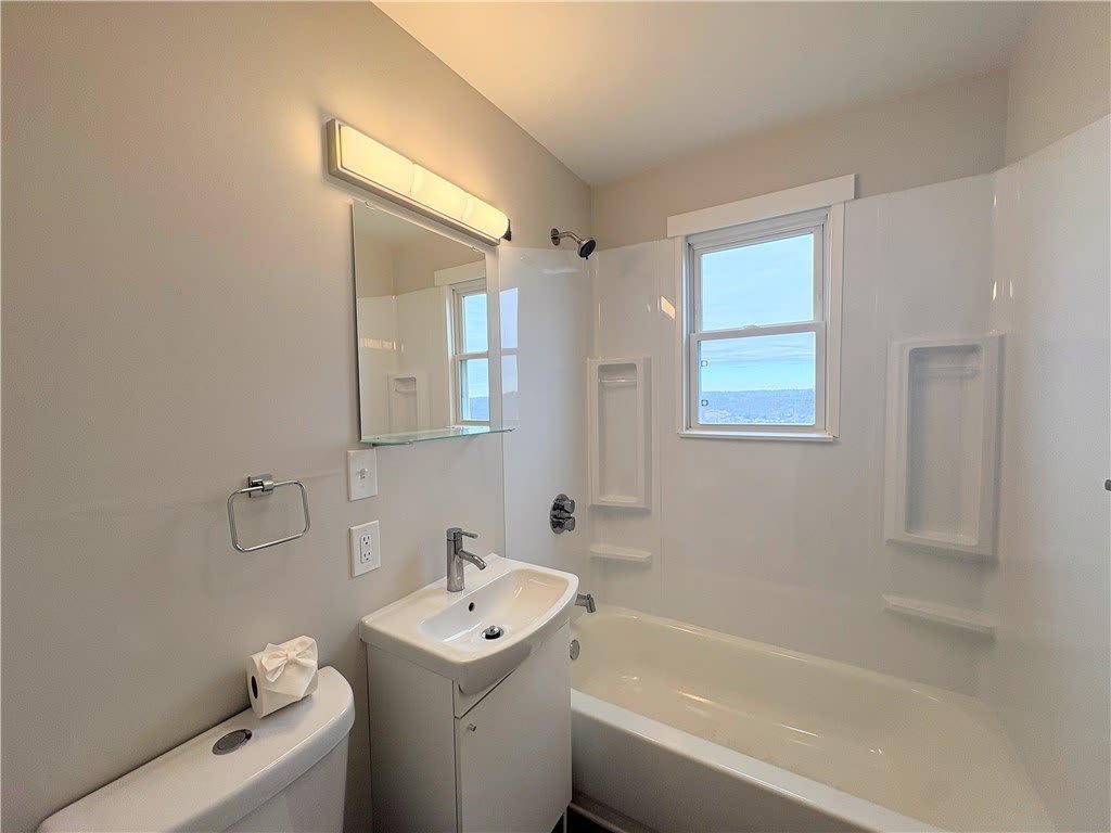 360 Hemlock Dr – photo 2